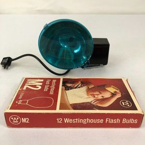 Vintage Polaroid Model 268 Flash With A Package Of 10 Flash Bulbs